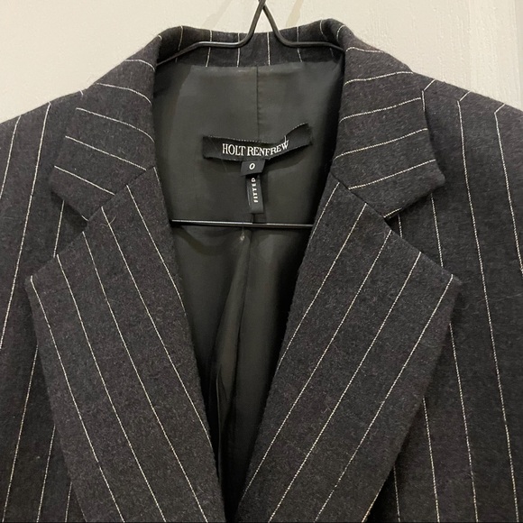 Perfect pinstripe blazer from Holt Renfrew - brand new never worn size 0P - Picture 2 of 4
